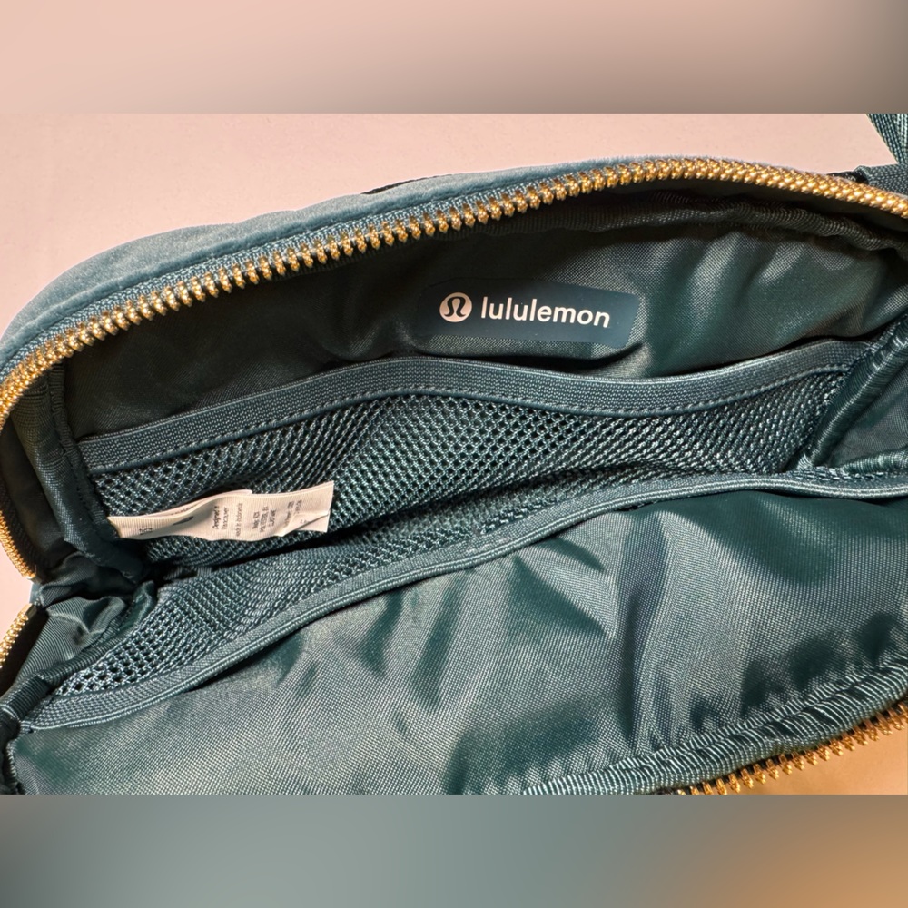 NWOT Lululemon Green Jasper Velour Belt Bag 1L - Unisex - Picture 8 of 8